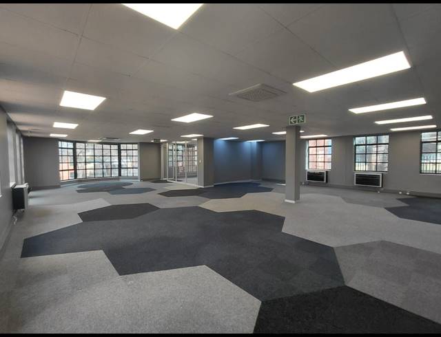 794M² OFFICE TO LET IN LYME PARK